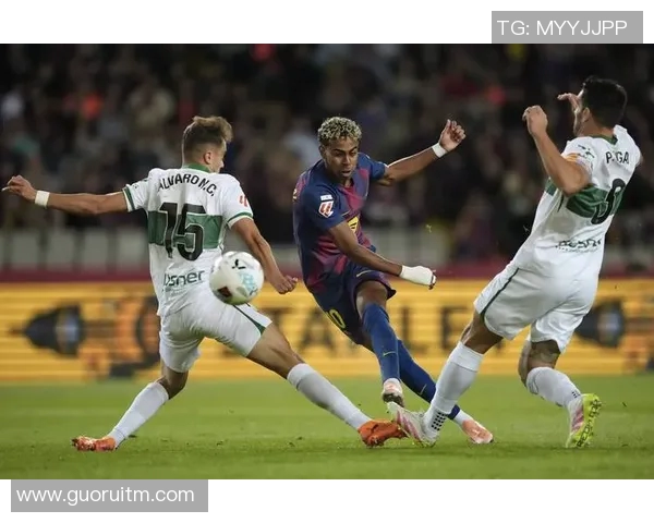 索加戴腿章球员成功登陆西甲联赛